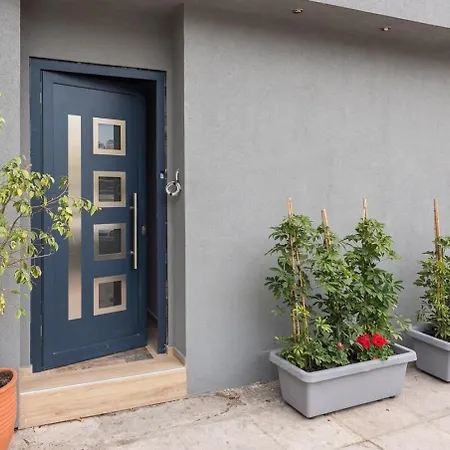Apartment 3 *
