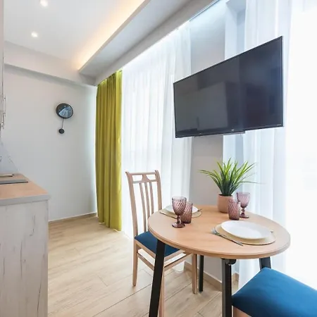 3 Apartment *
